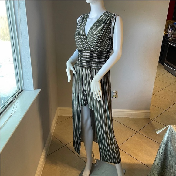 New Women’s green striped shorts romper jumpsuit size L/XL for size 14-16 - Picture 3 of 8